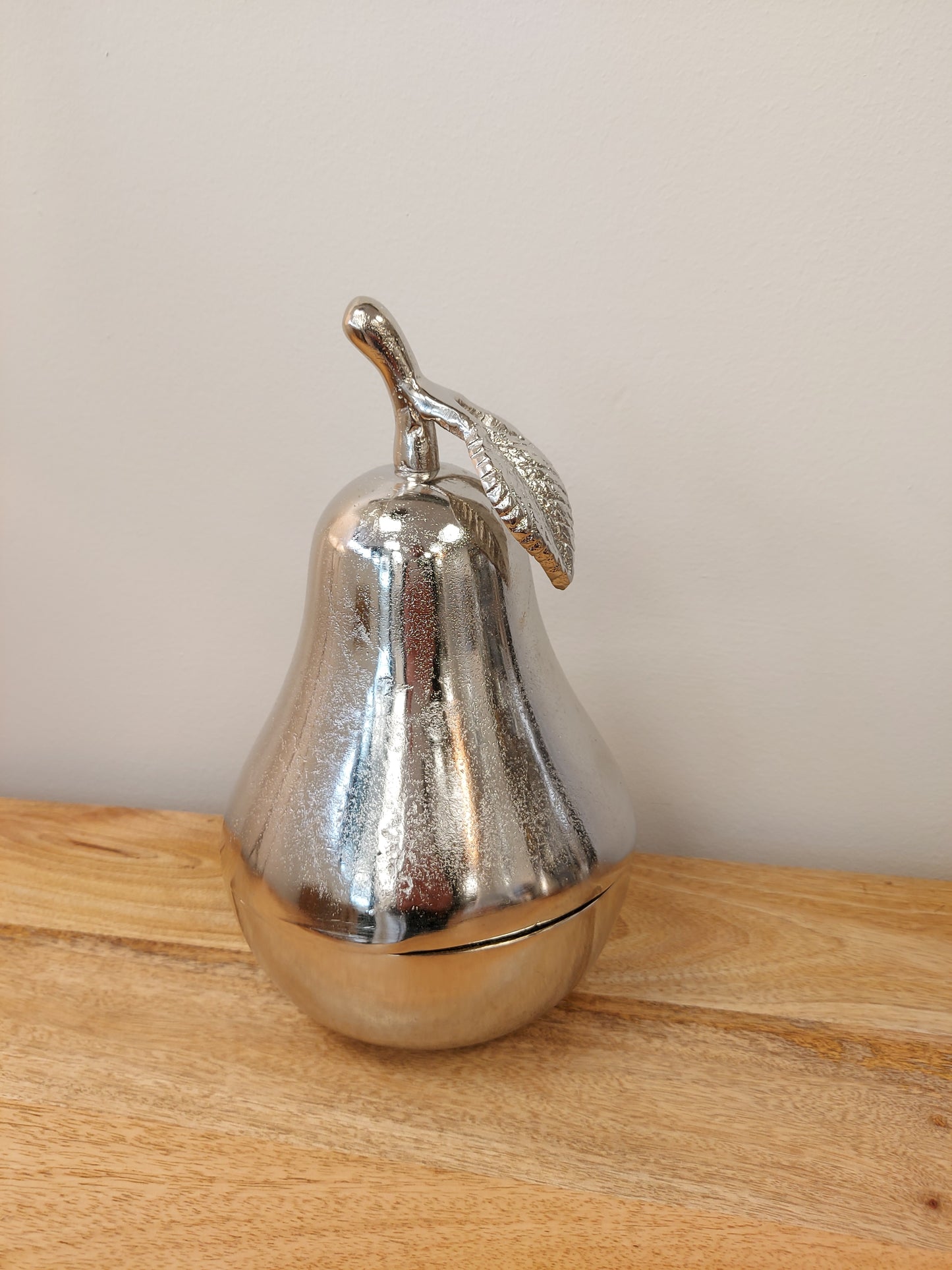 Medium Aluminium Decorative Pear