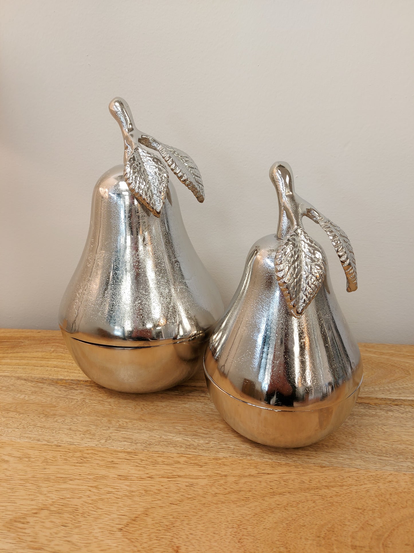 Medium Aluminium Decorative Pear