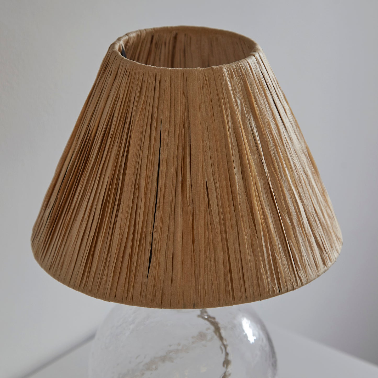 Lyra Table Lamp Clear / Natural Raffia